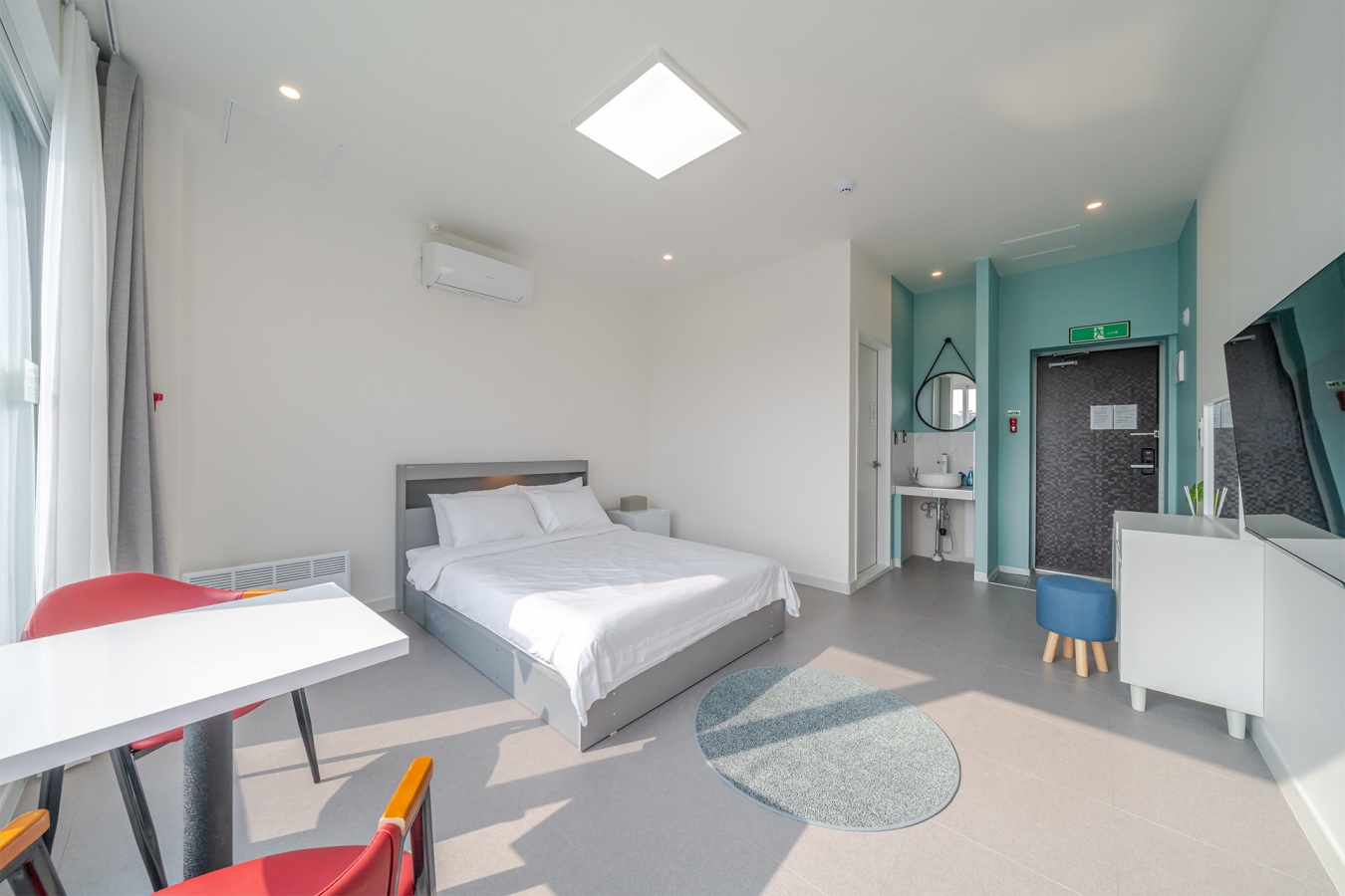 room detail thumbnail 2