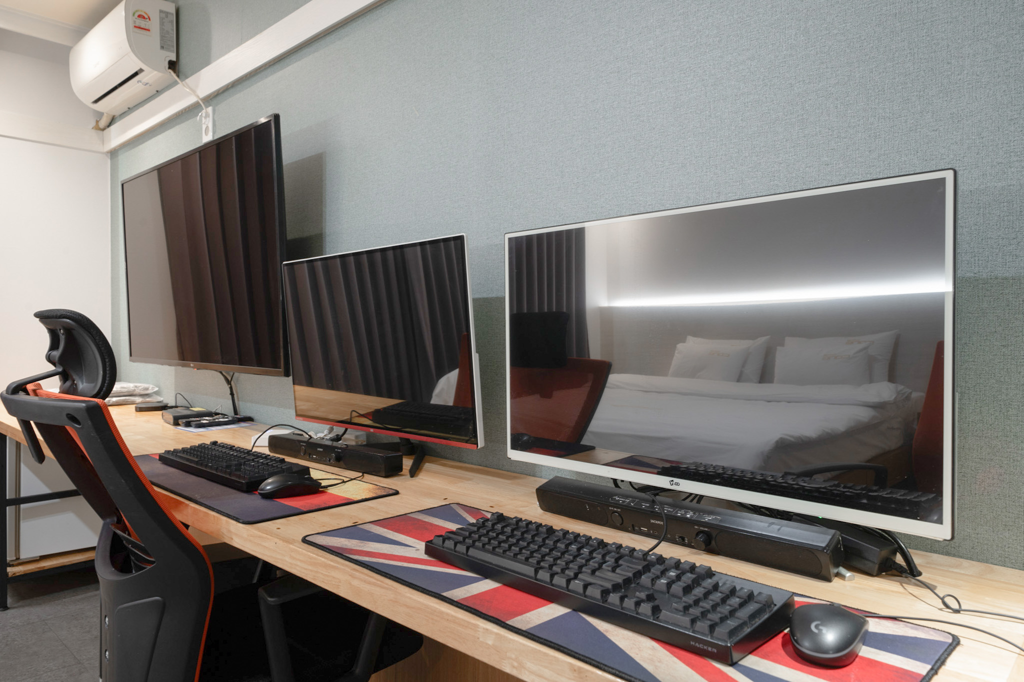 room detail thumbnail 1