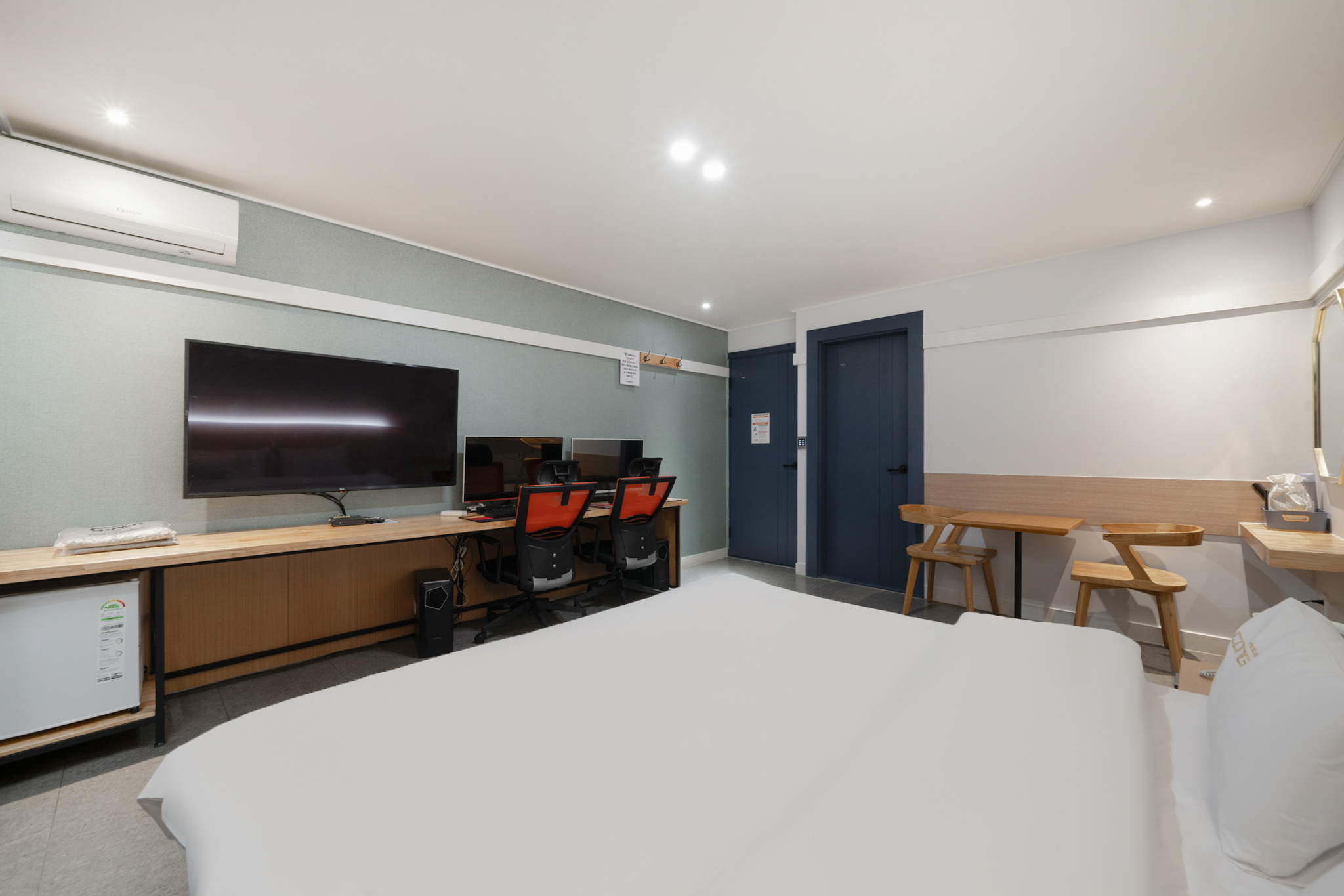 room detail thumbnail 0