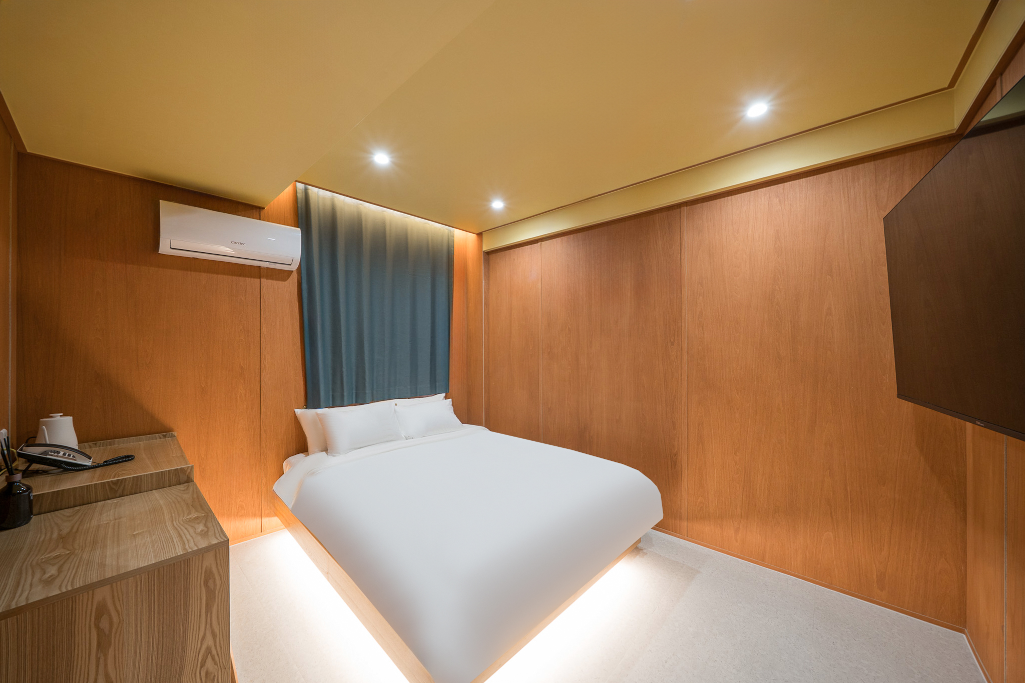 room detail thumbnail 2