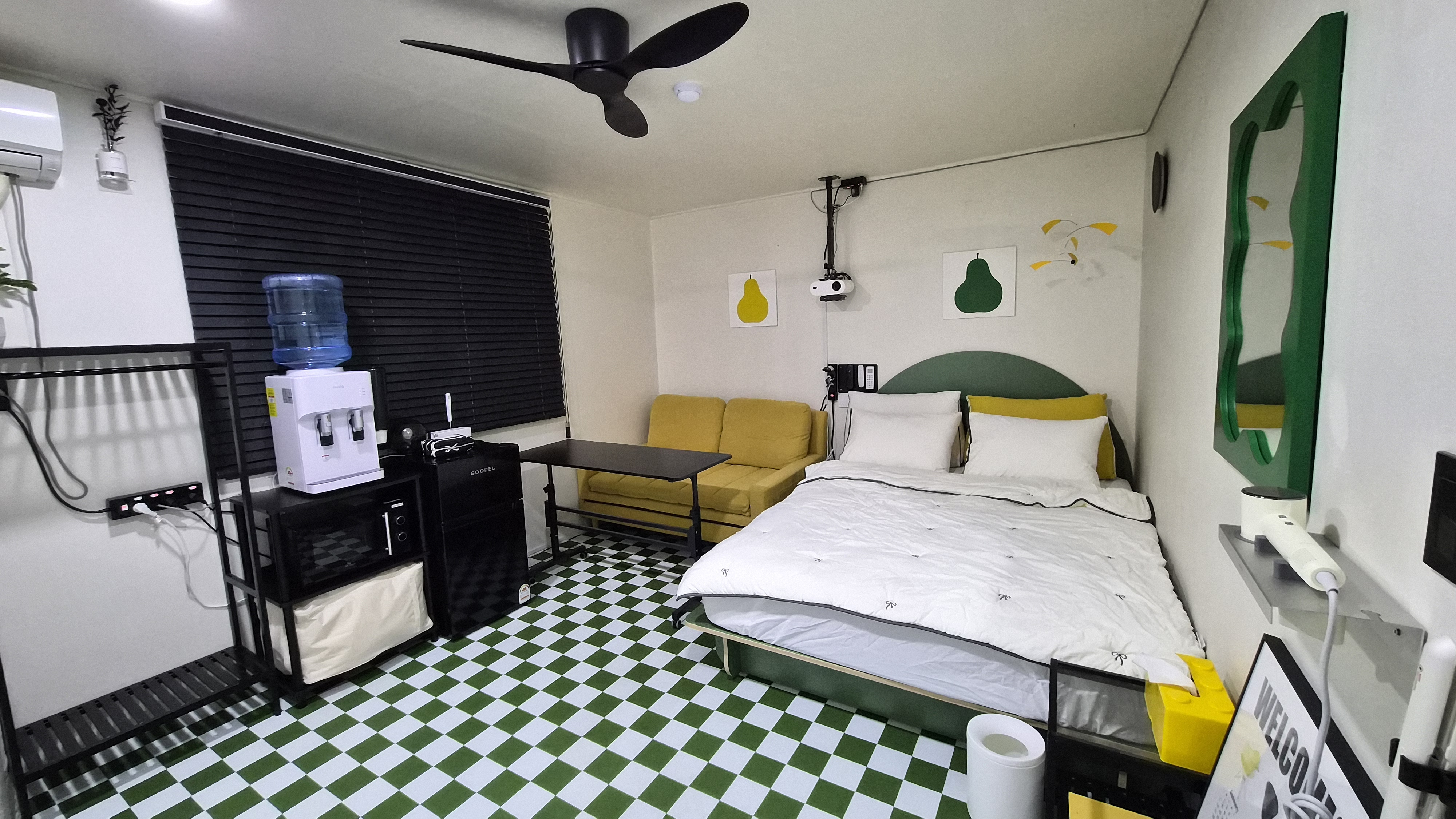 room detail thumbnail 1