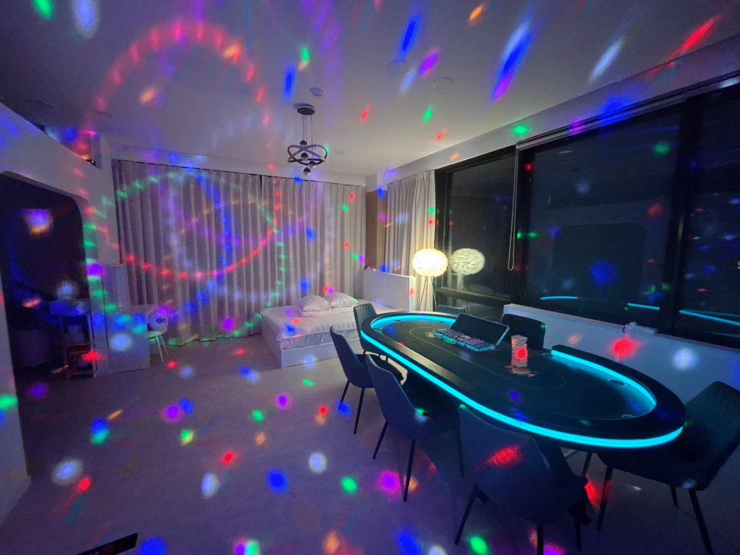 room detail thumbnail 2