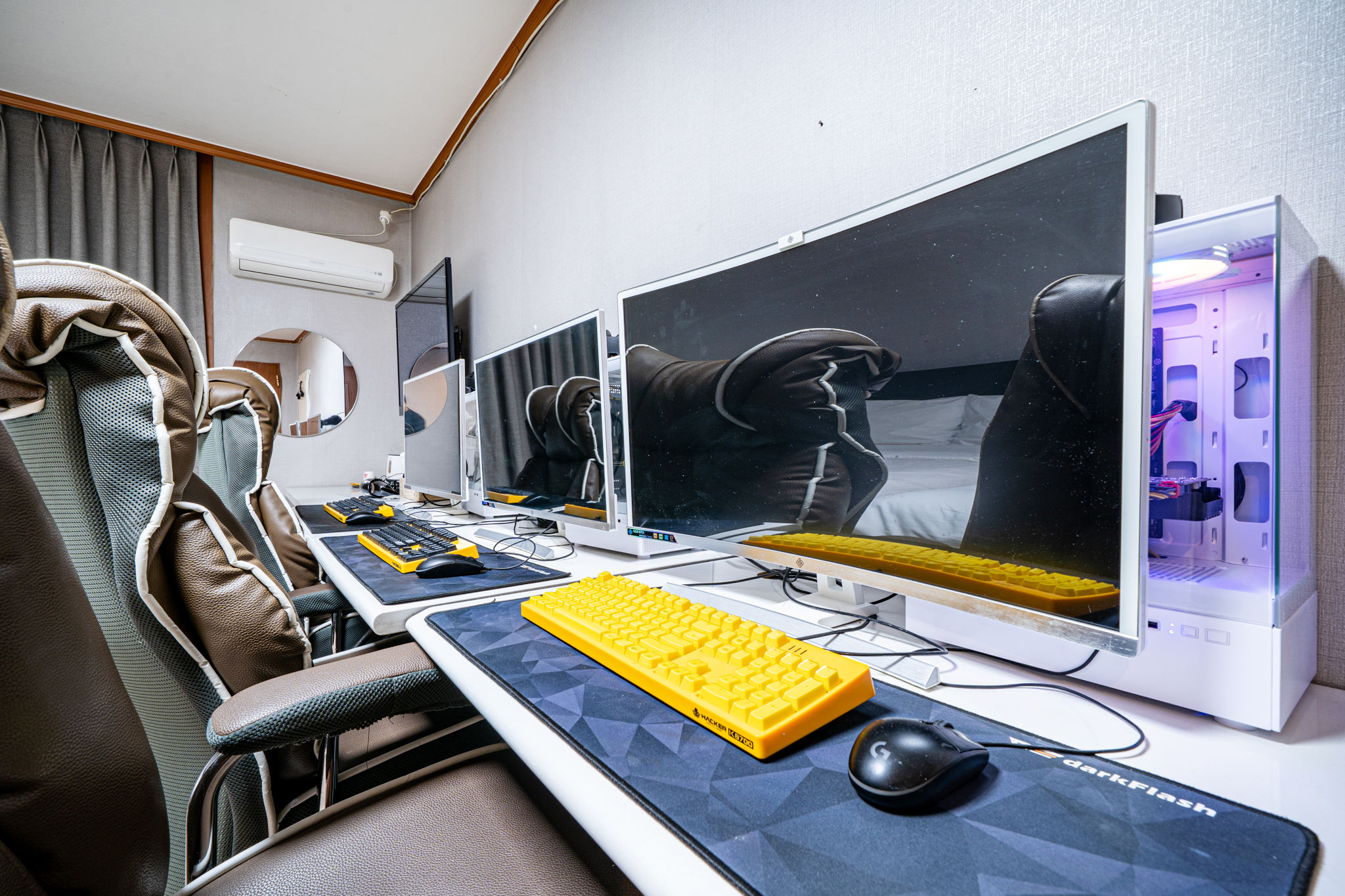 room detail thumbnail 2