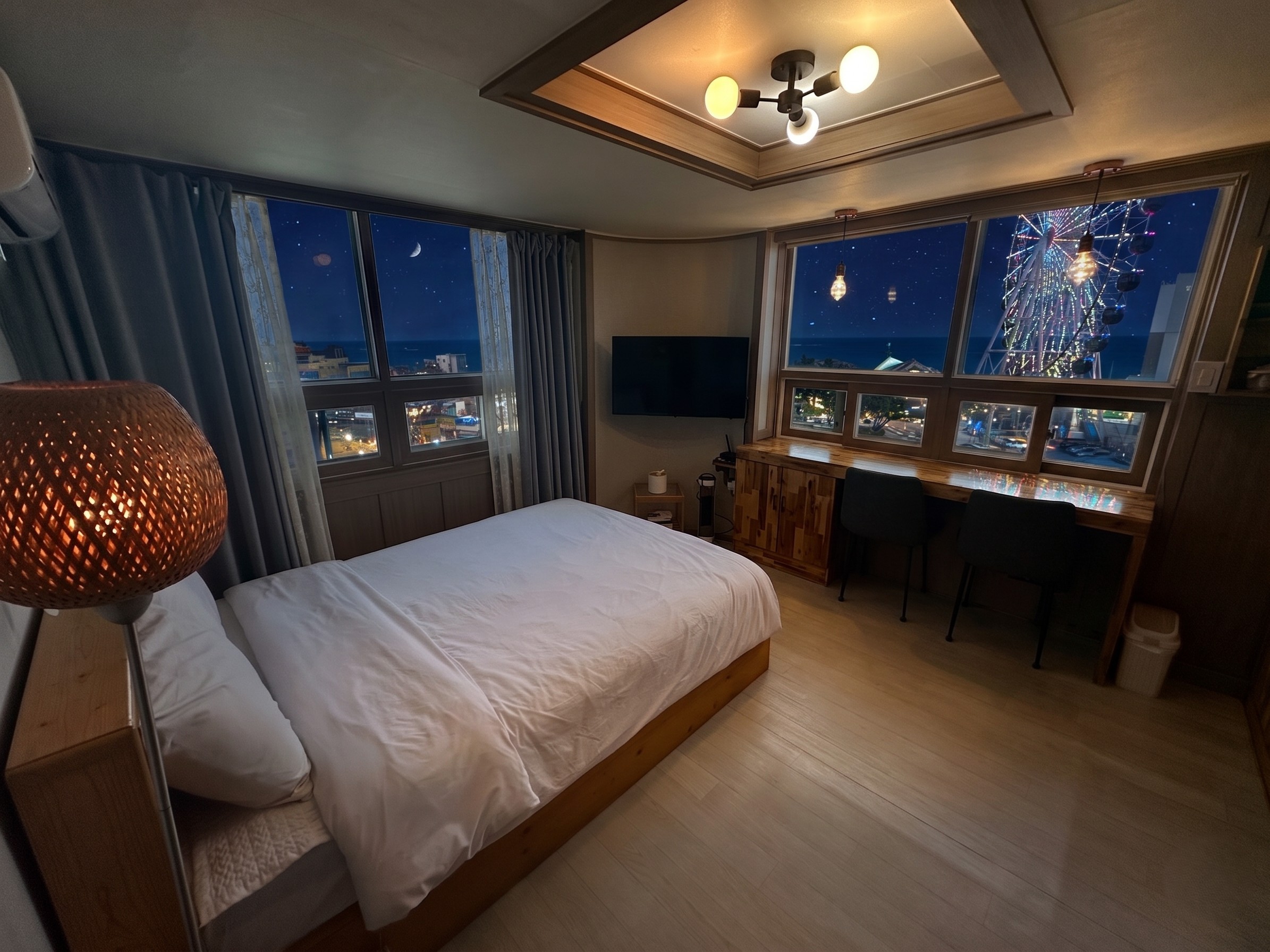 room detail thumbnail 2