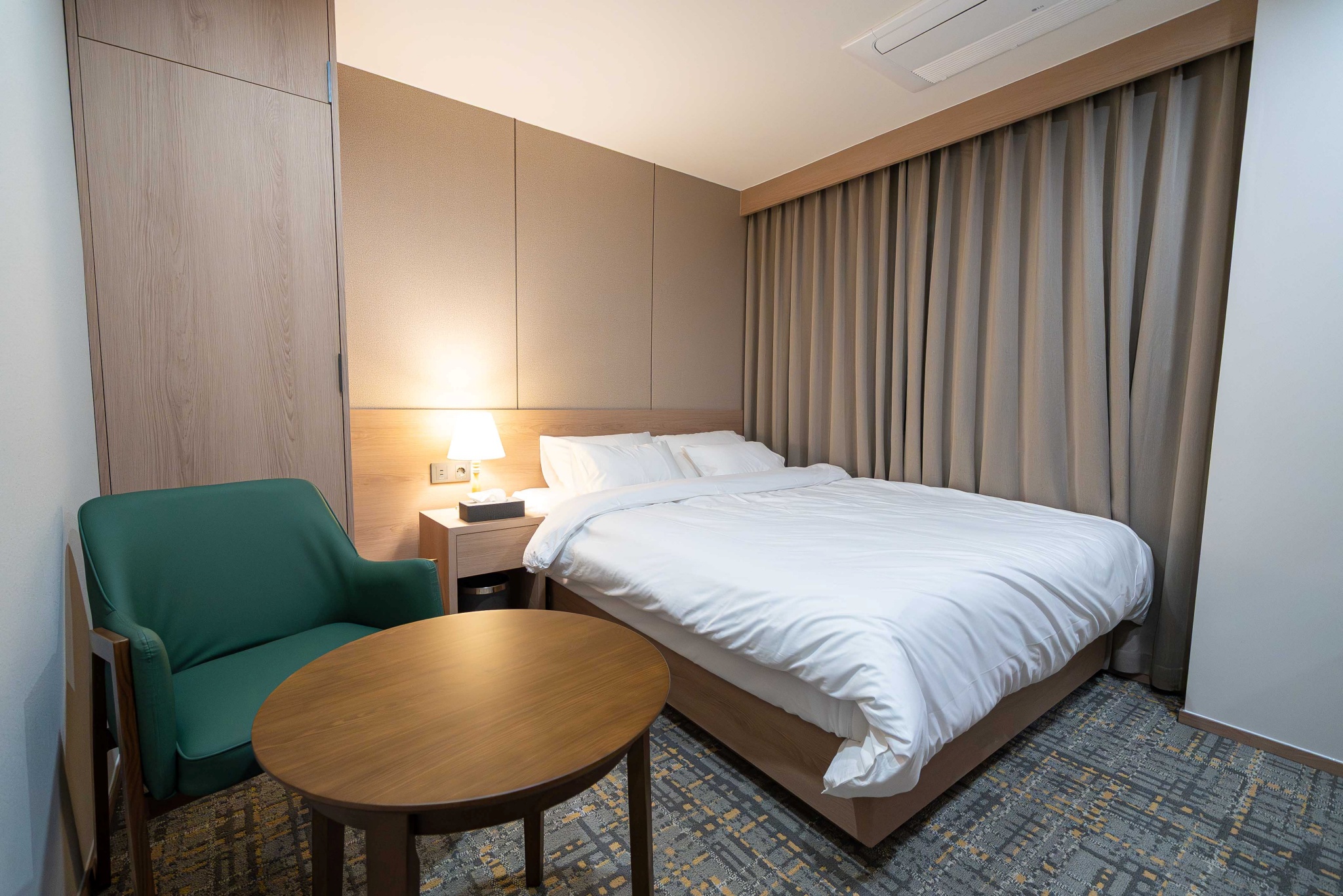 room detail thumbnail 0