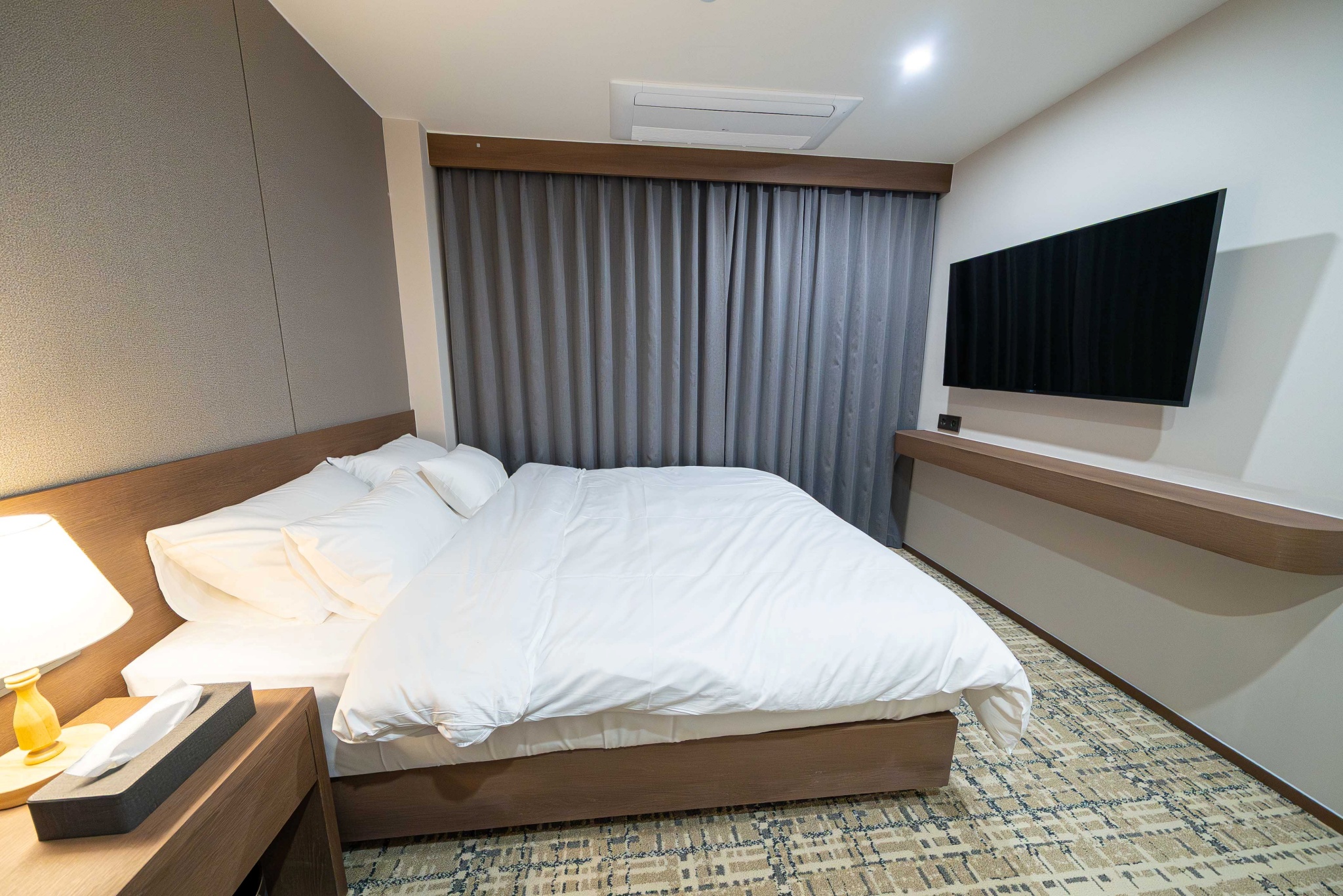 room detail thumbnail 1