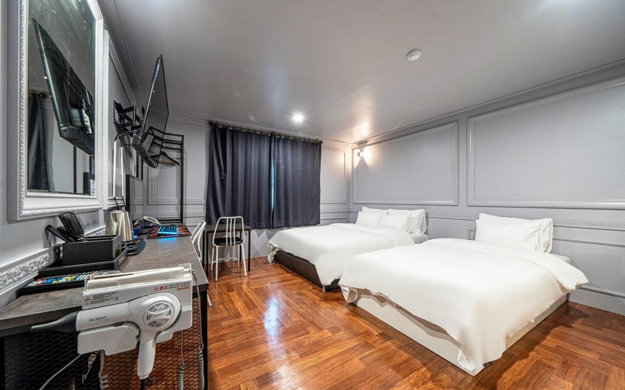 room detail thumbnail 2