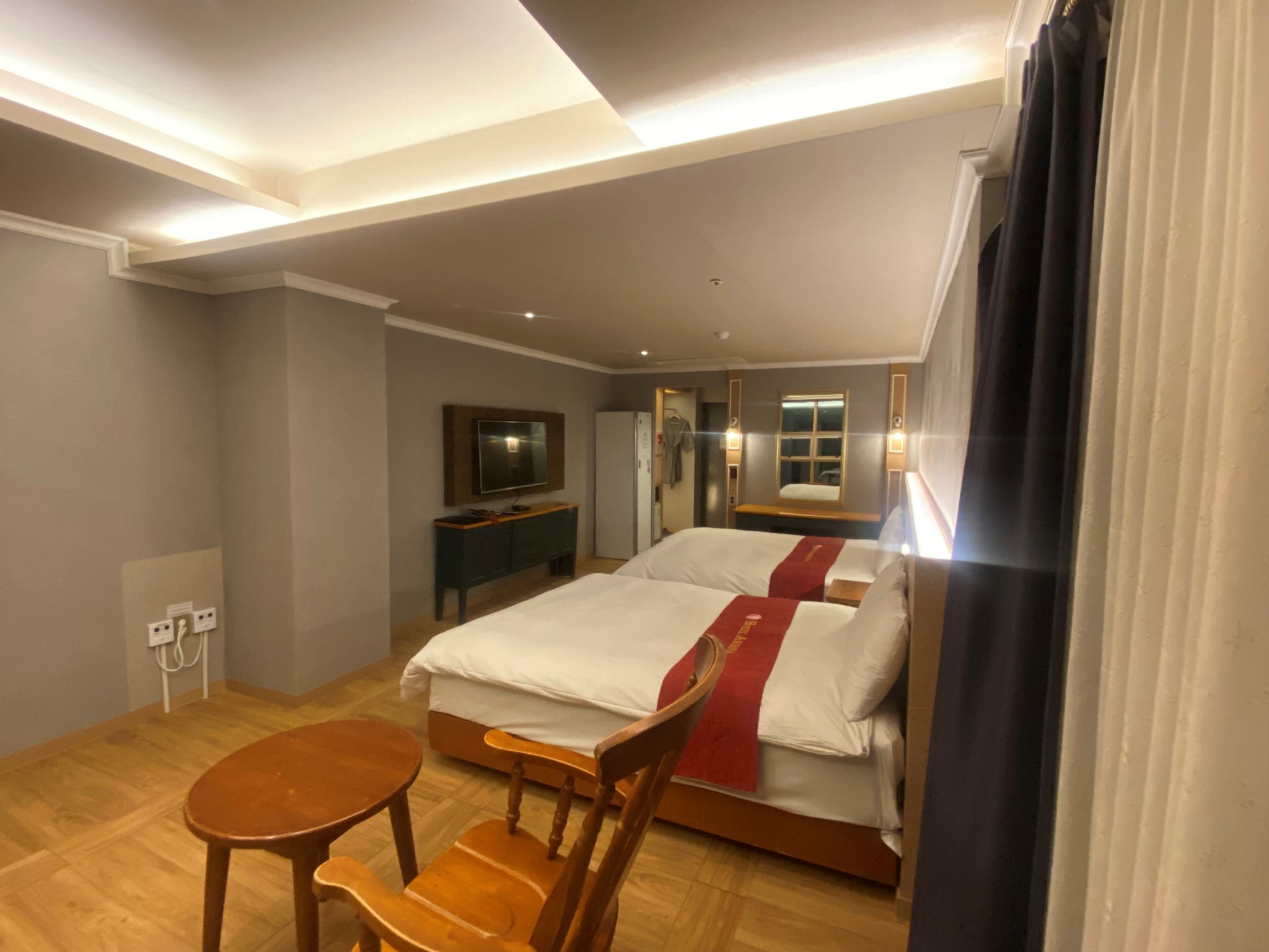 room detail thumbnail 1