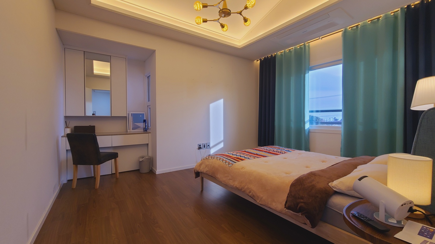 room detail thumbnail 1