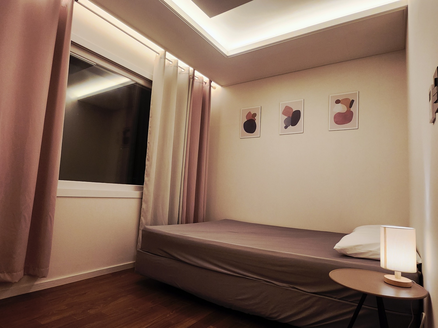 room detail thumbnail 1