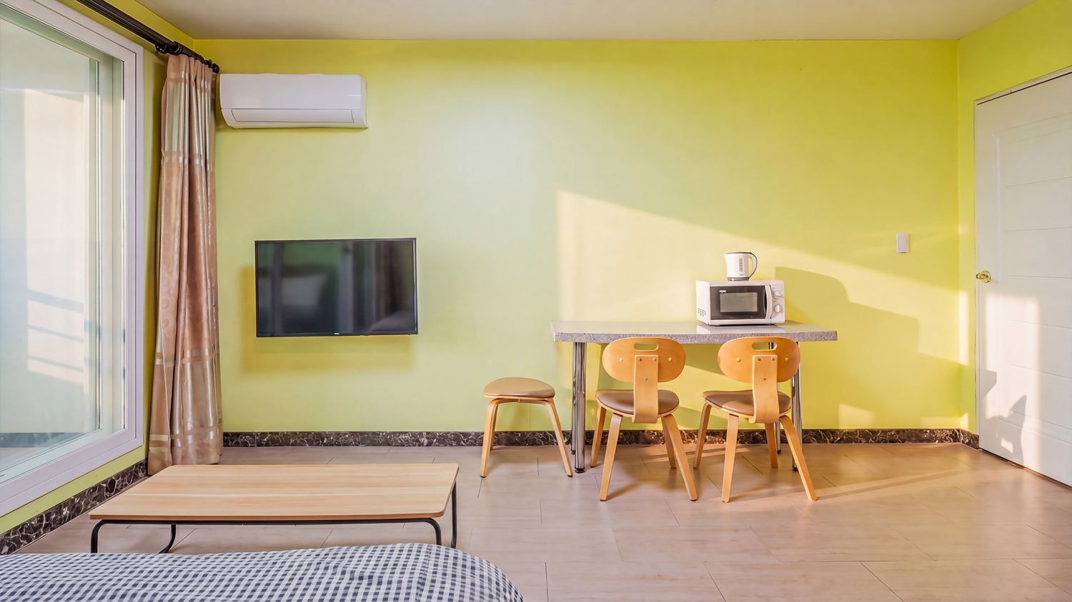 room detail thumbnail 1