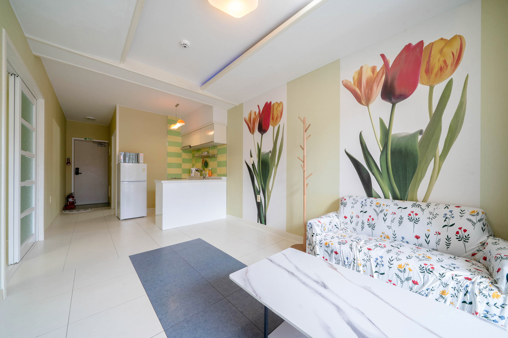 room detail thumbnail 2