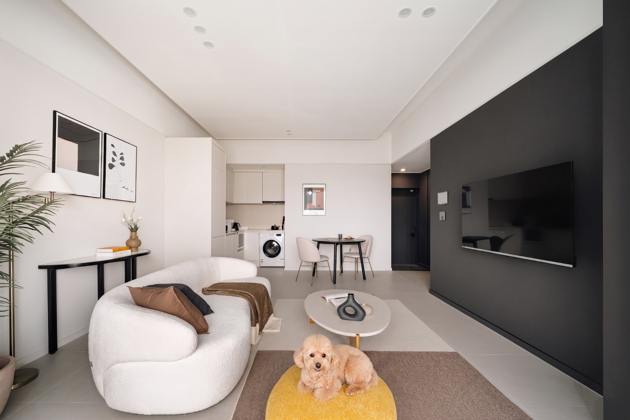 room detail thumbnail 1
