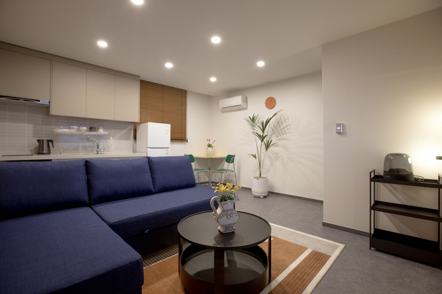 room detail thumbnail 1