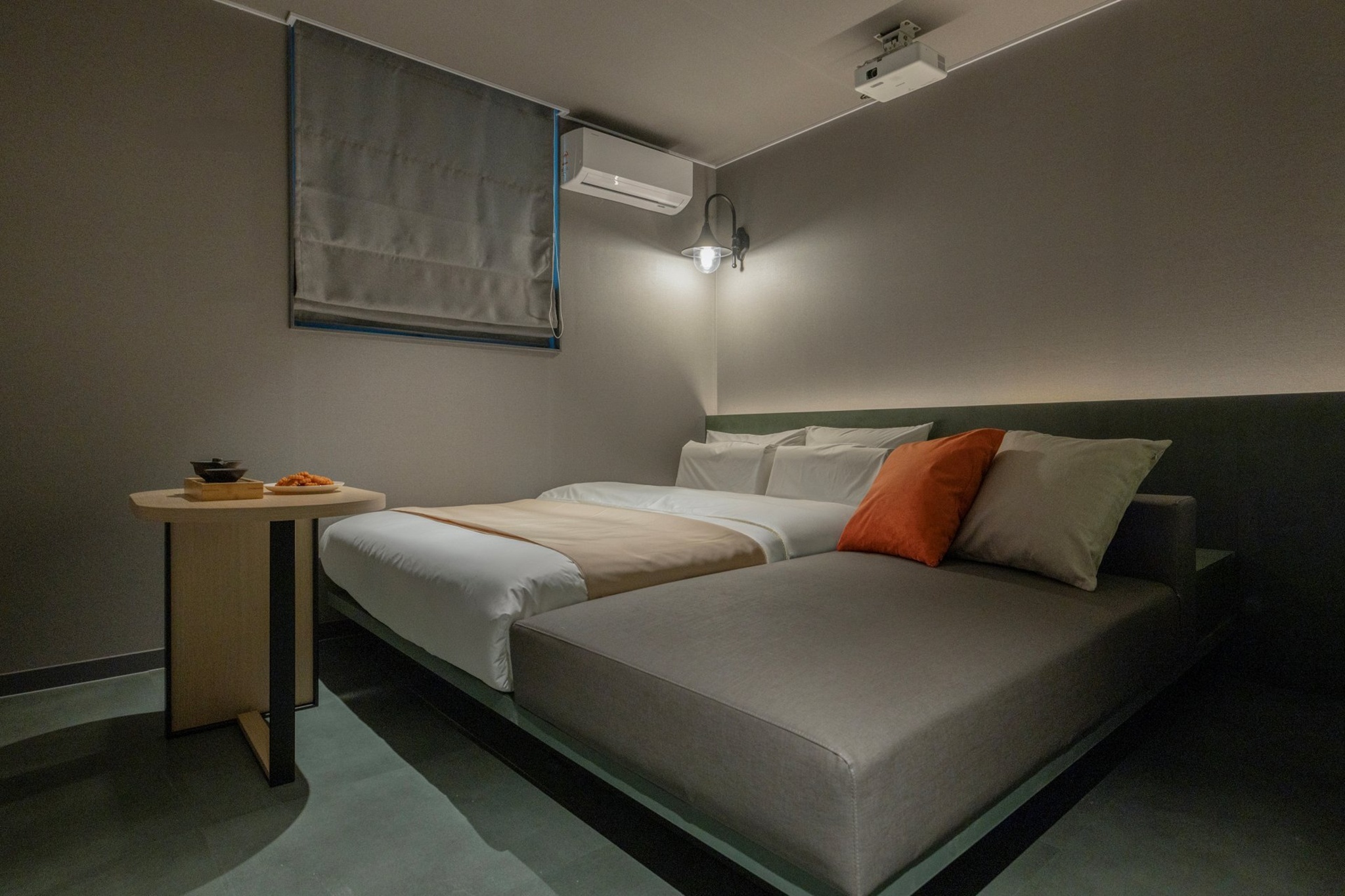 room detail thumbnail 0
