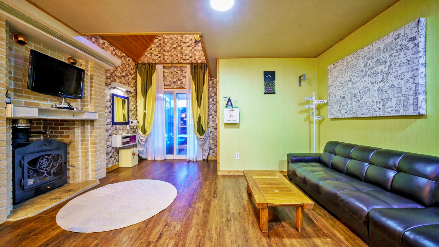 room detail thumbnail 1