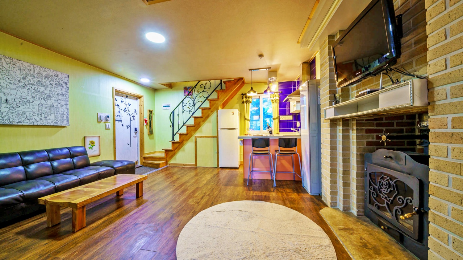 room detail thumbnail 2