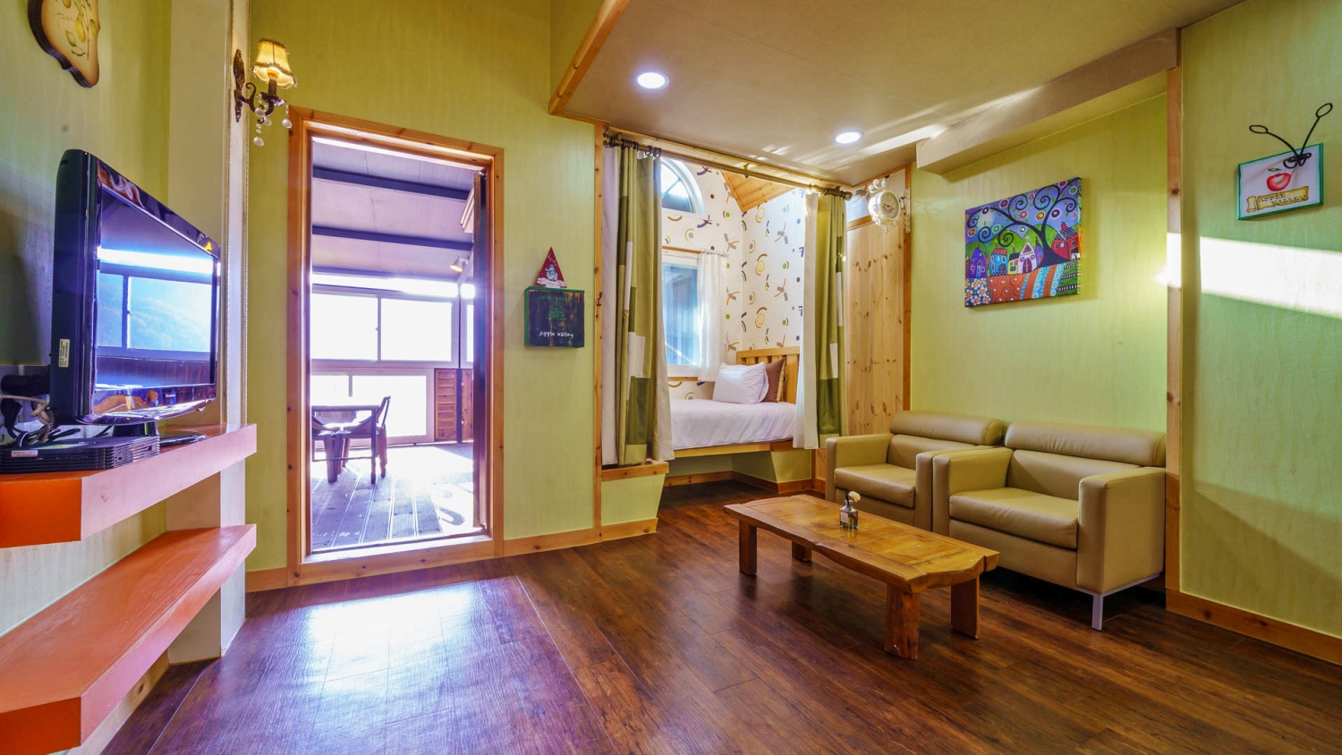 room detail thumbnail 1