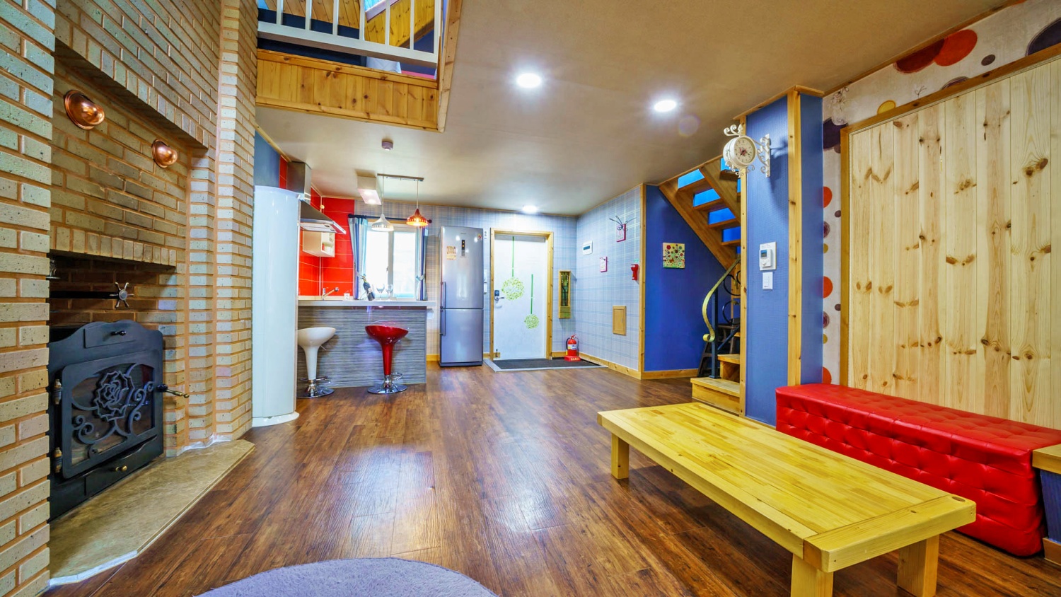 room detail thumbnail 1