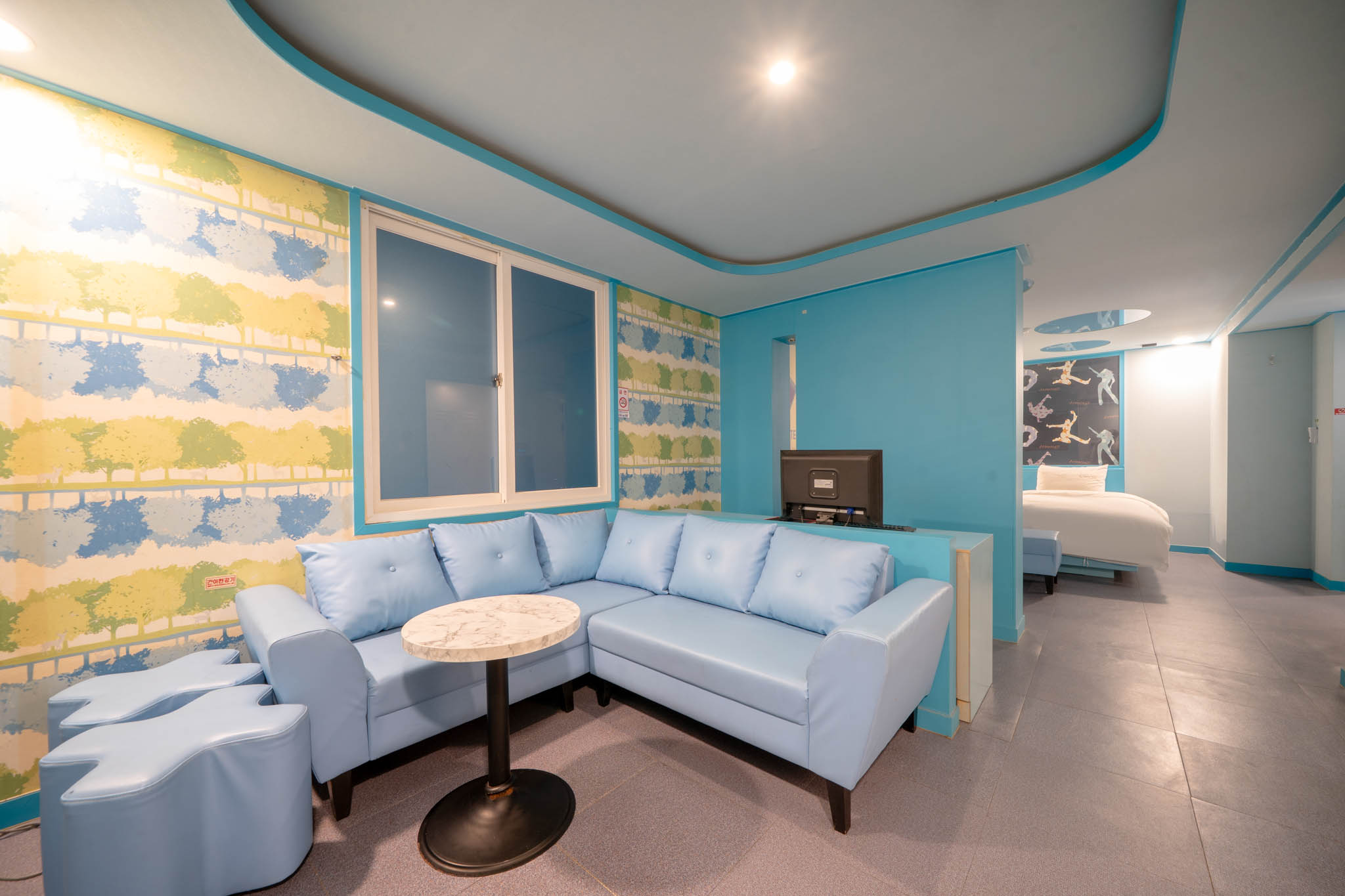 room detail thumbnail 1