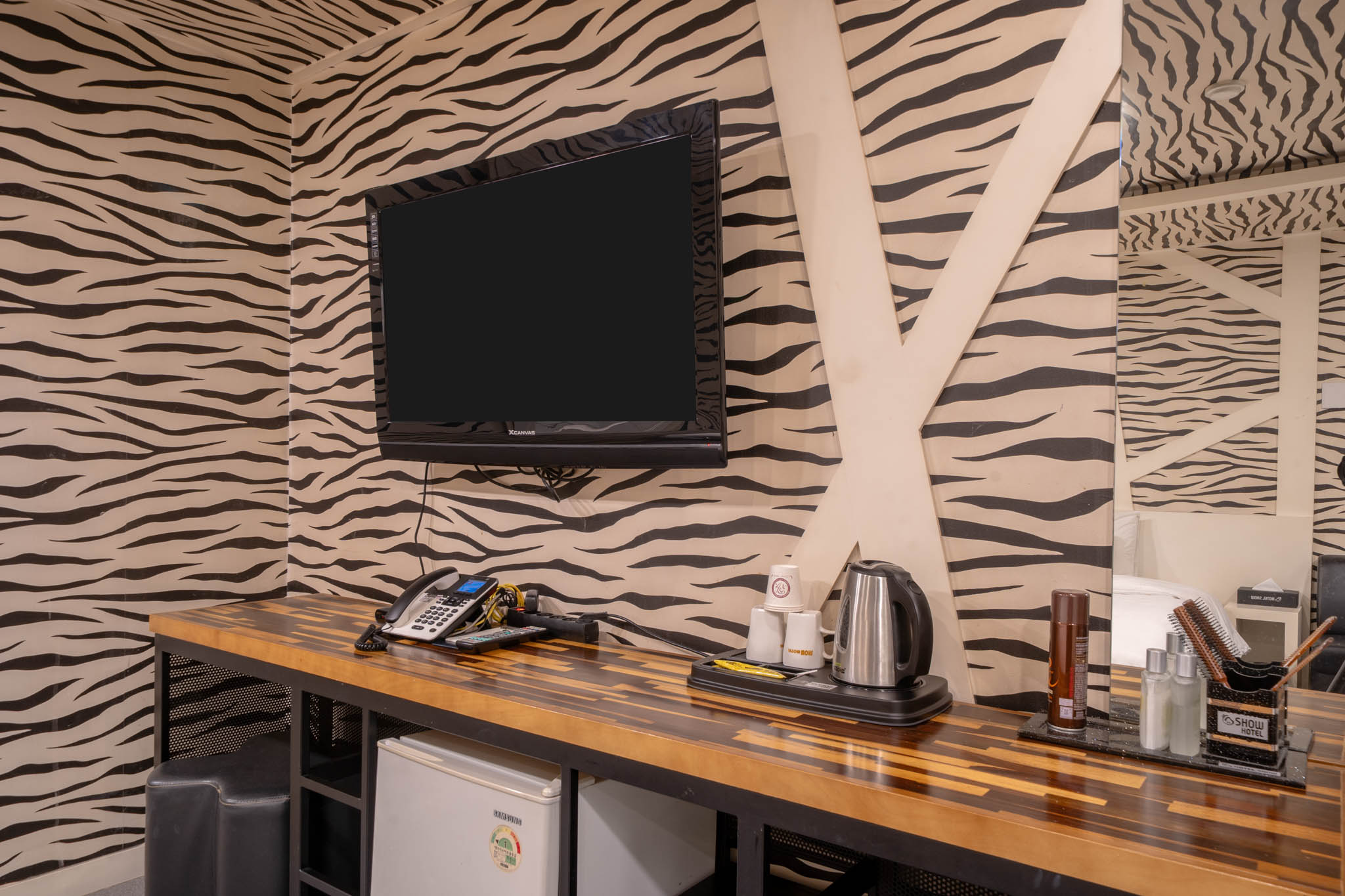 room detail thumbnail 2