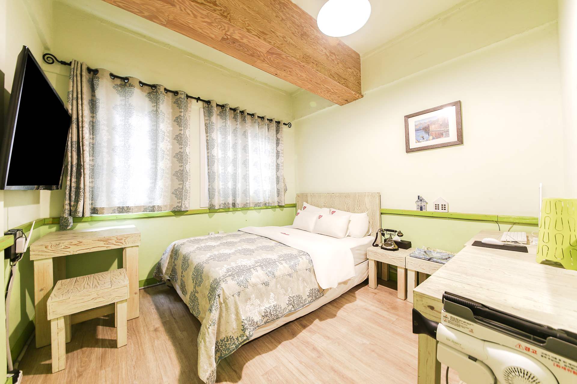 room detail thumbnail 0