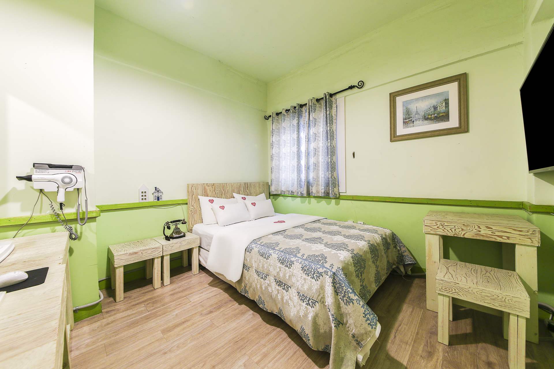 room detail thumbnail 2
