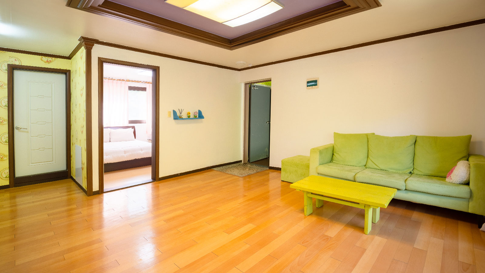 room detail thumbnail 2