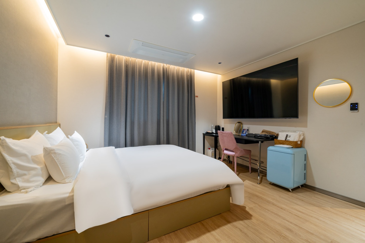 room detail thumbnail 1