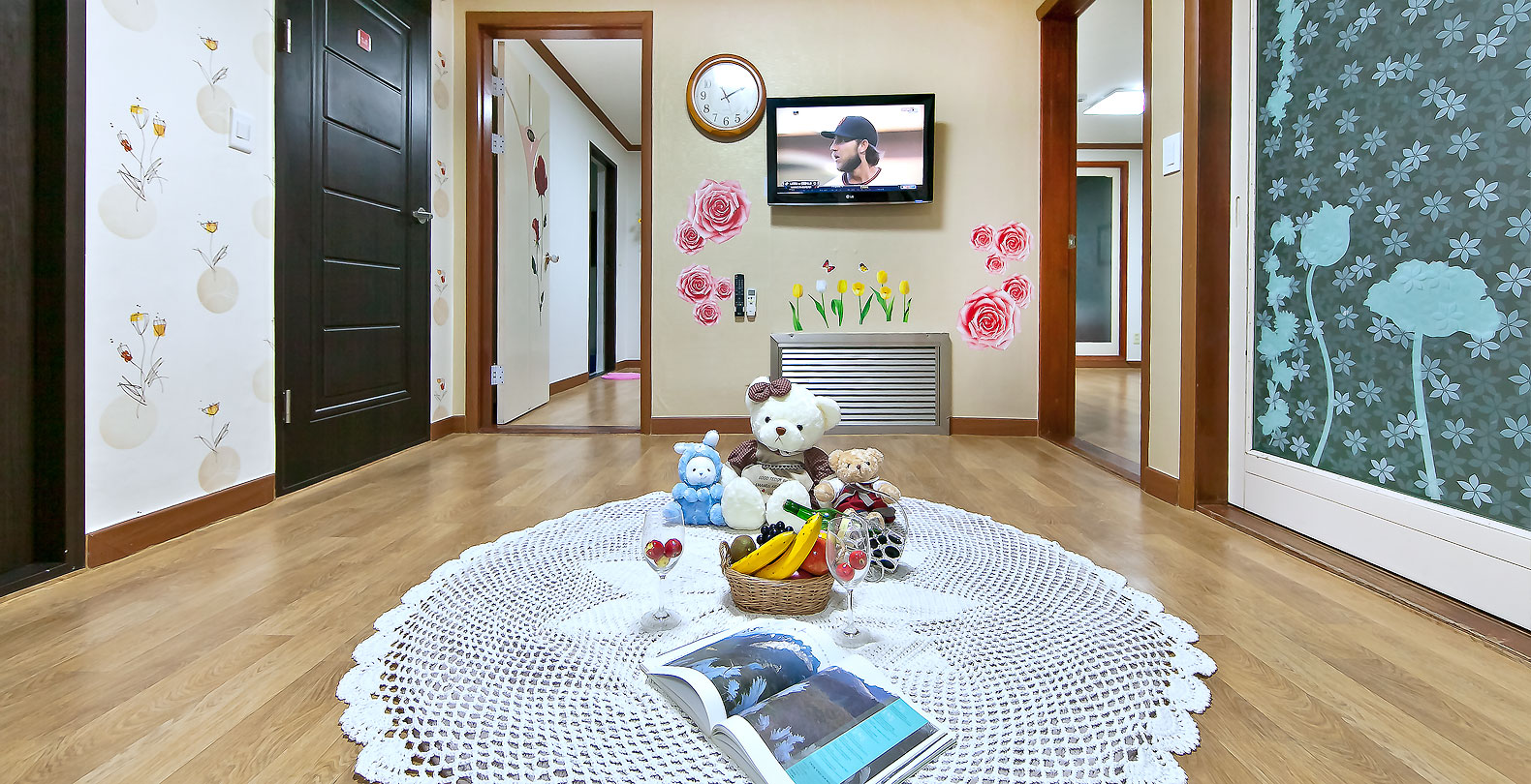 room detail thumbnail 1