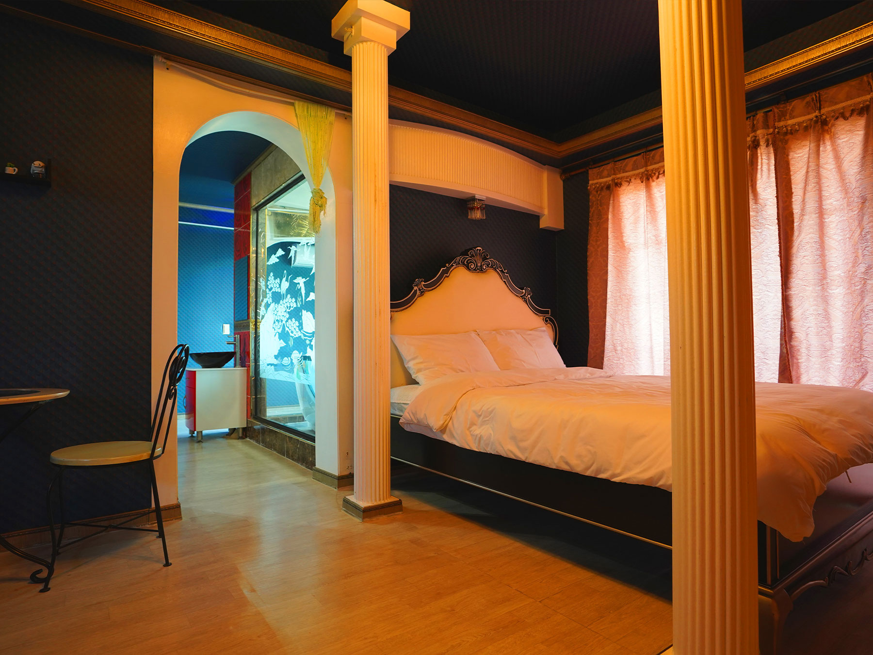 room detail thumbnail 2