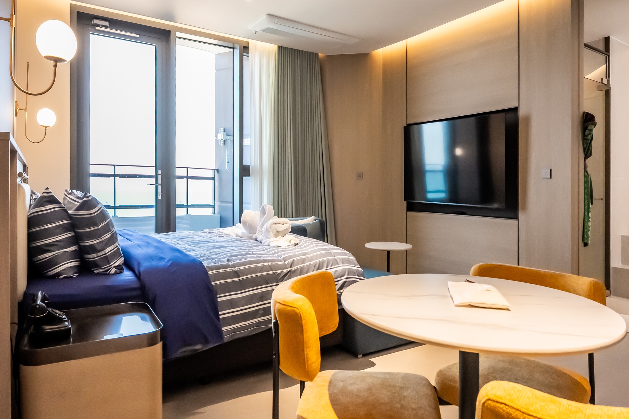 room detail thumbnail 2