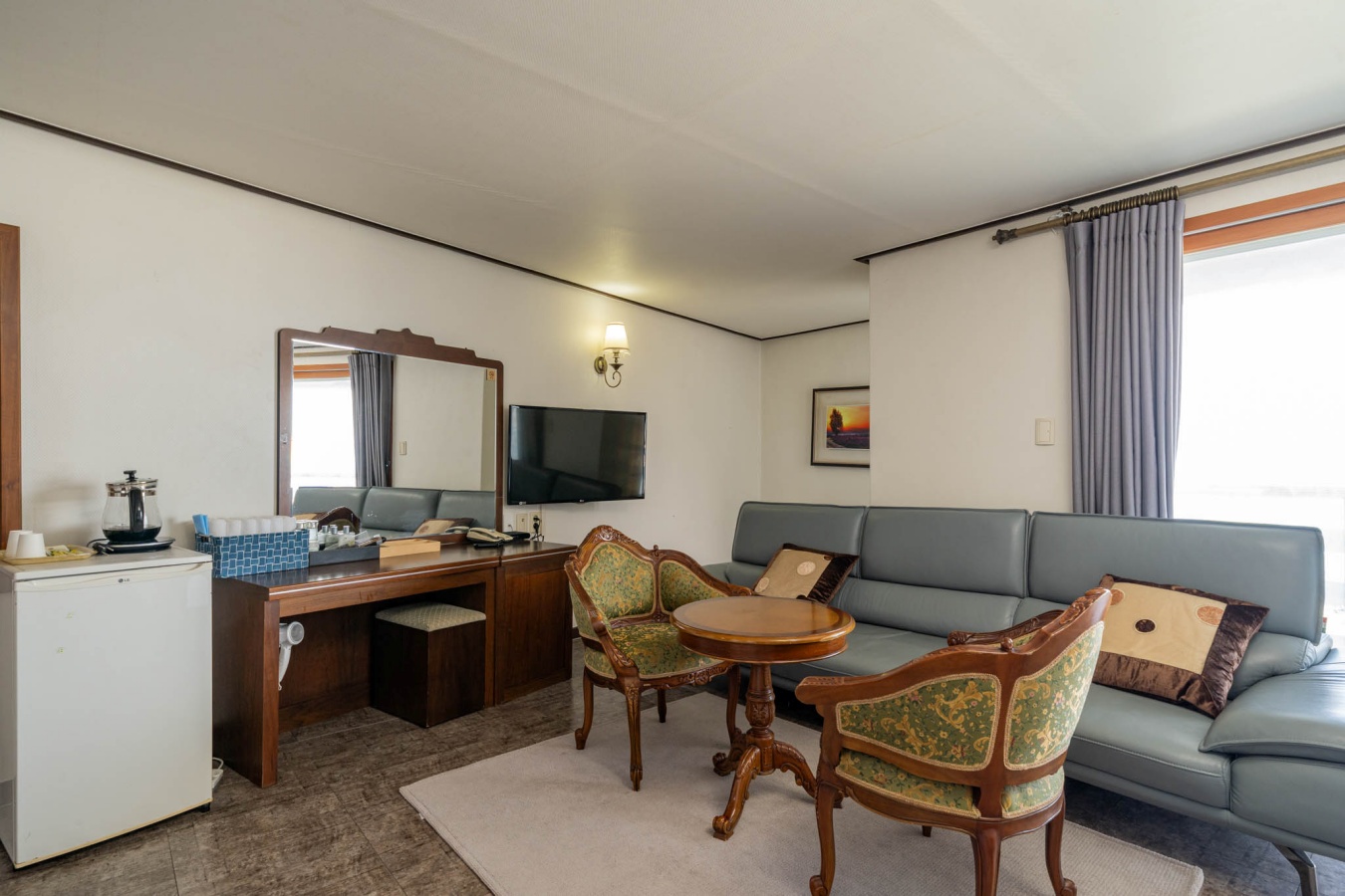 room detail thumbnail 2
