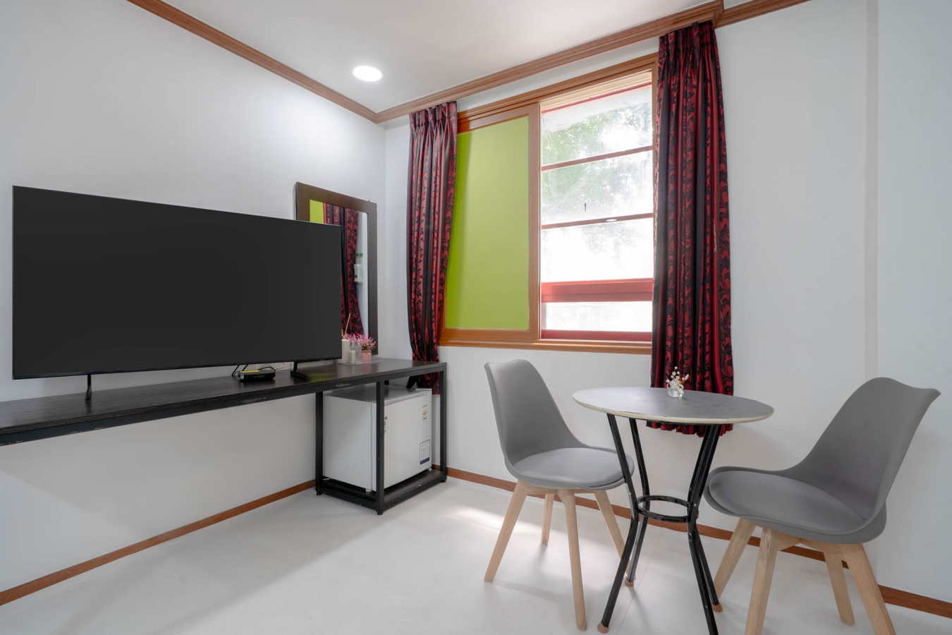 room detail thumbnail 1