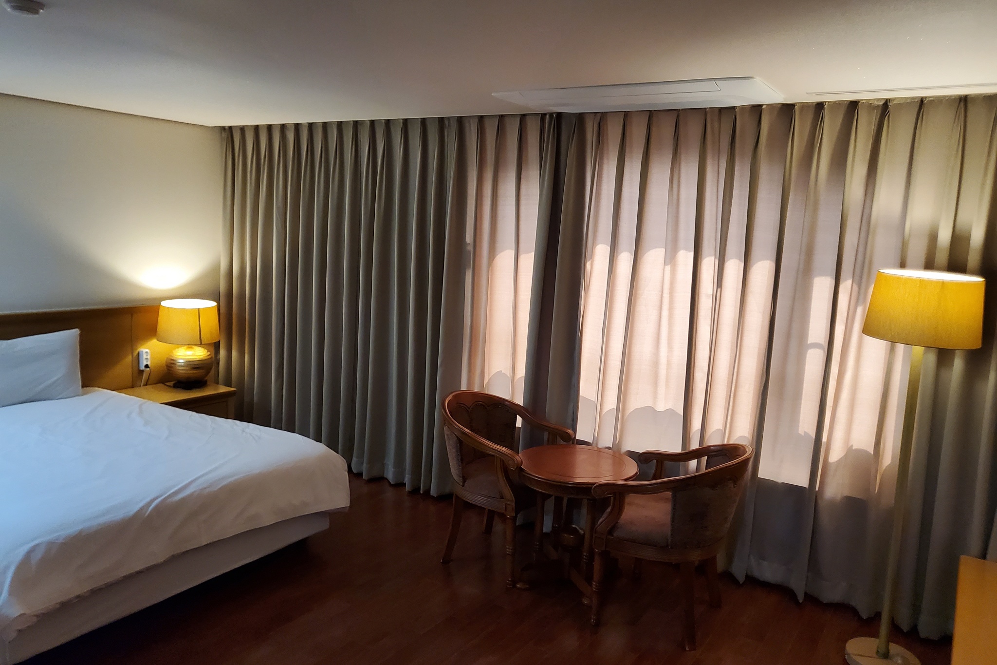 room detail thumbnail 1
