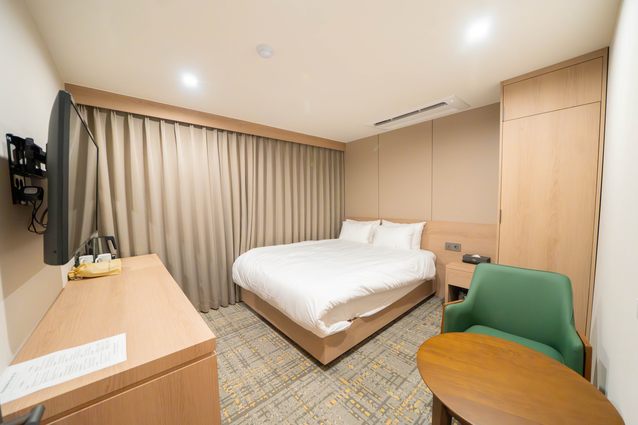 room detail thumbnail 1