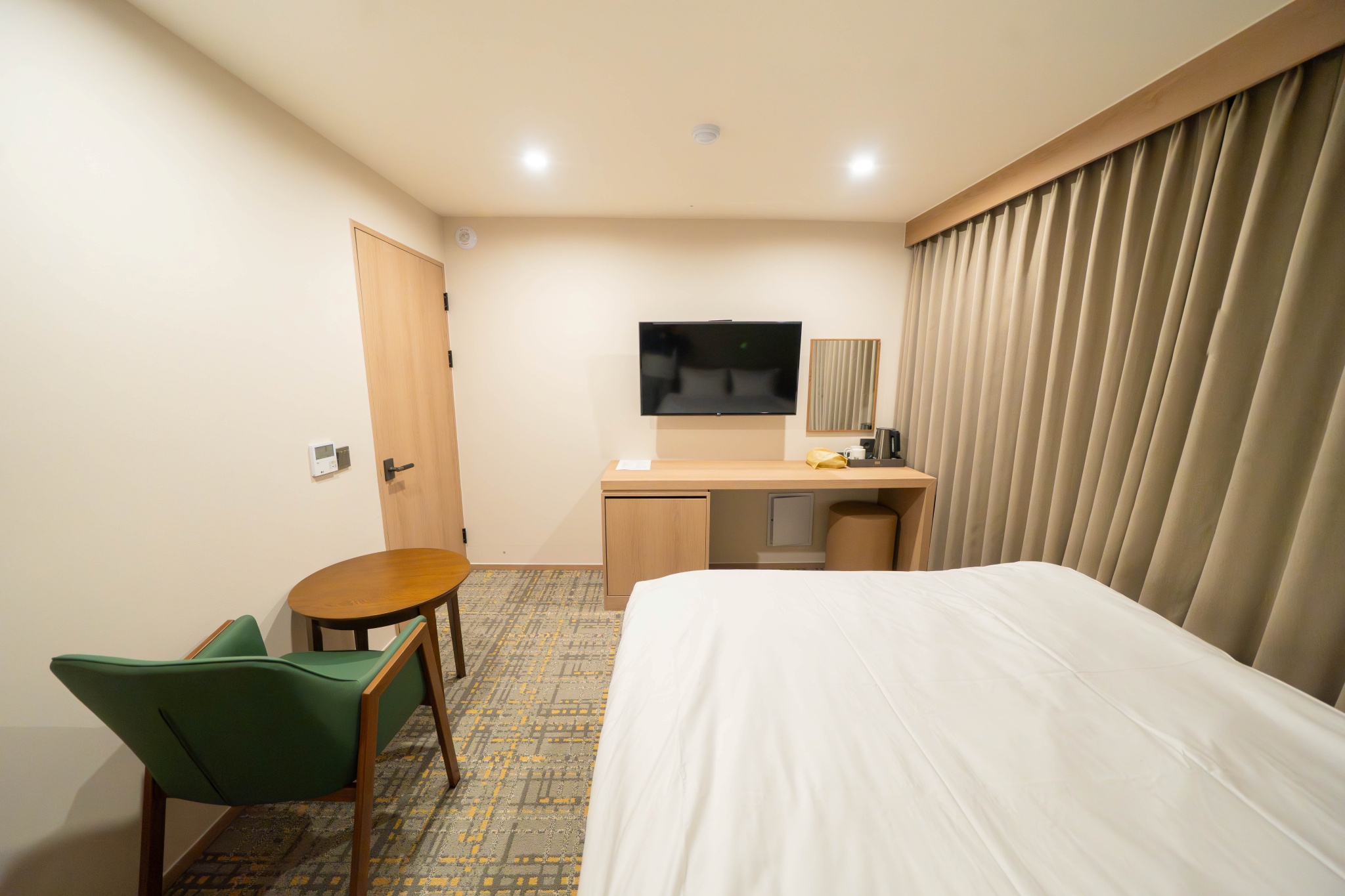 room detail thumbnail 2