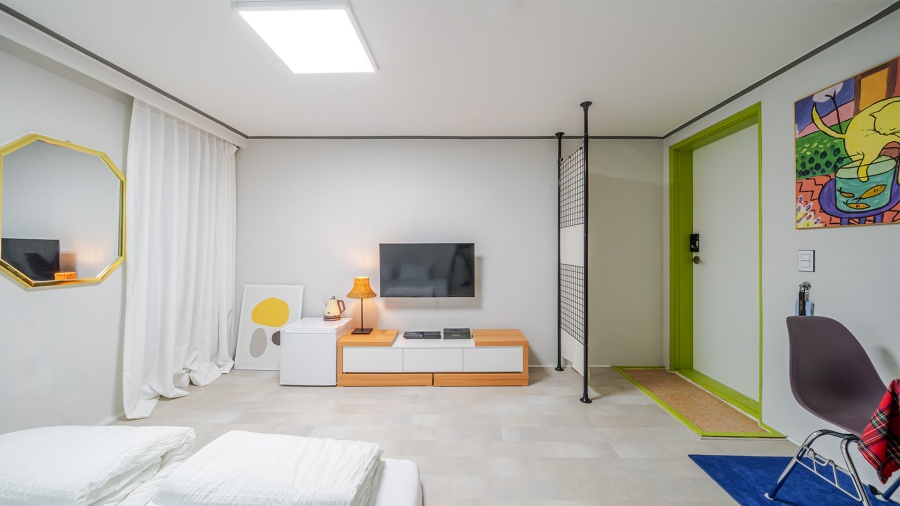 room detail thumbnail 2