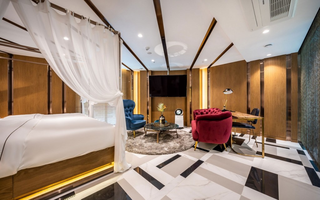 room detail thumbnail 1