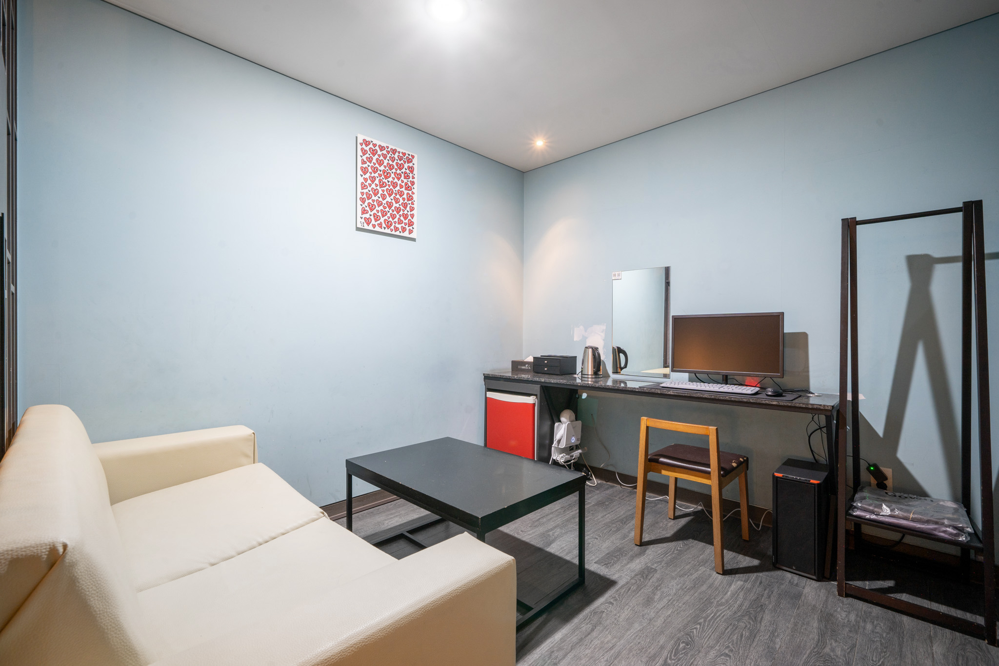 room detail thumbnail 2