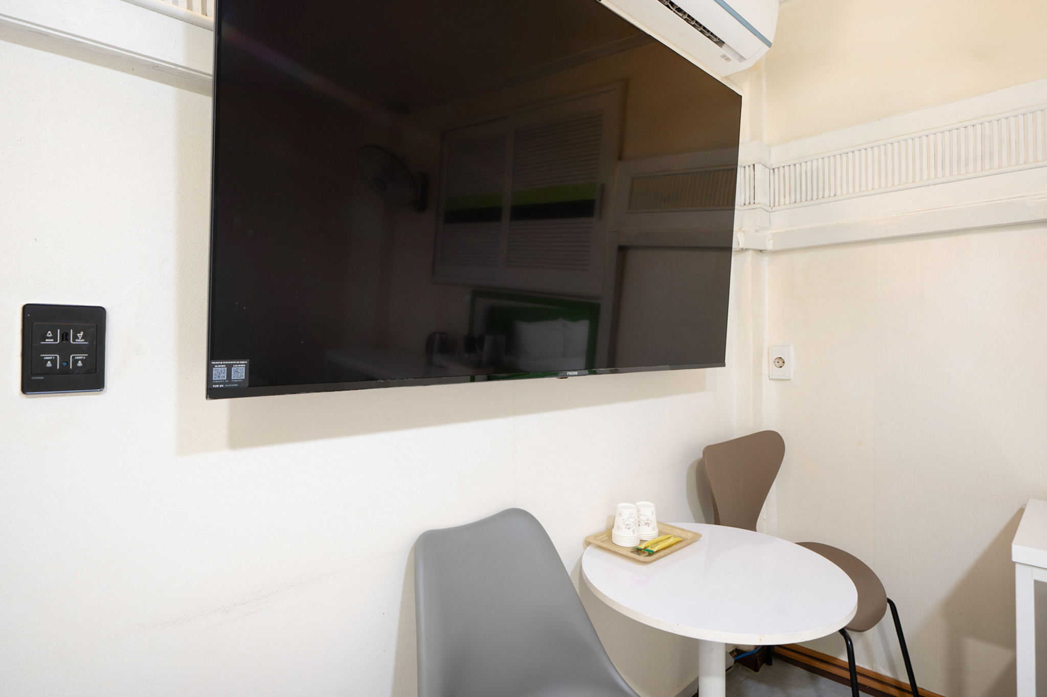 room detail thumbnail 2