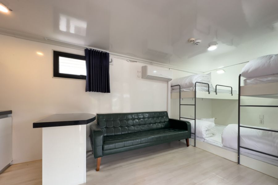 room detail thumbnail 2