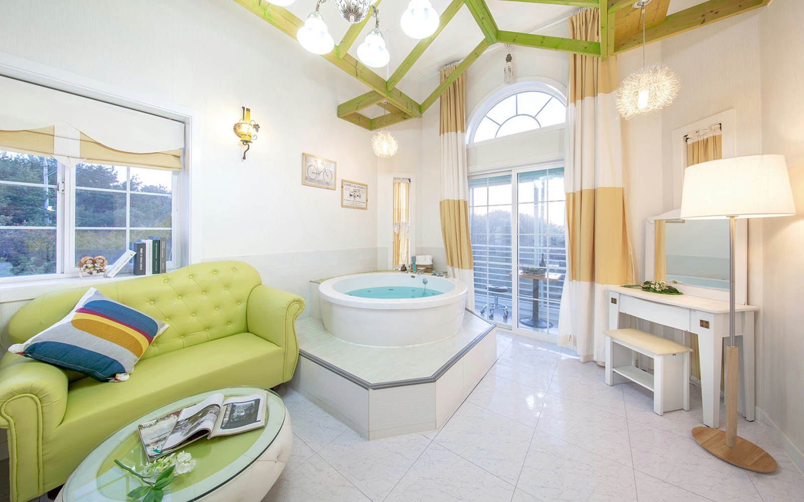 room detail thumbnail 1
