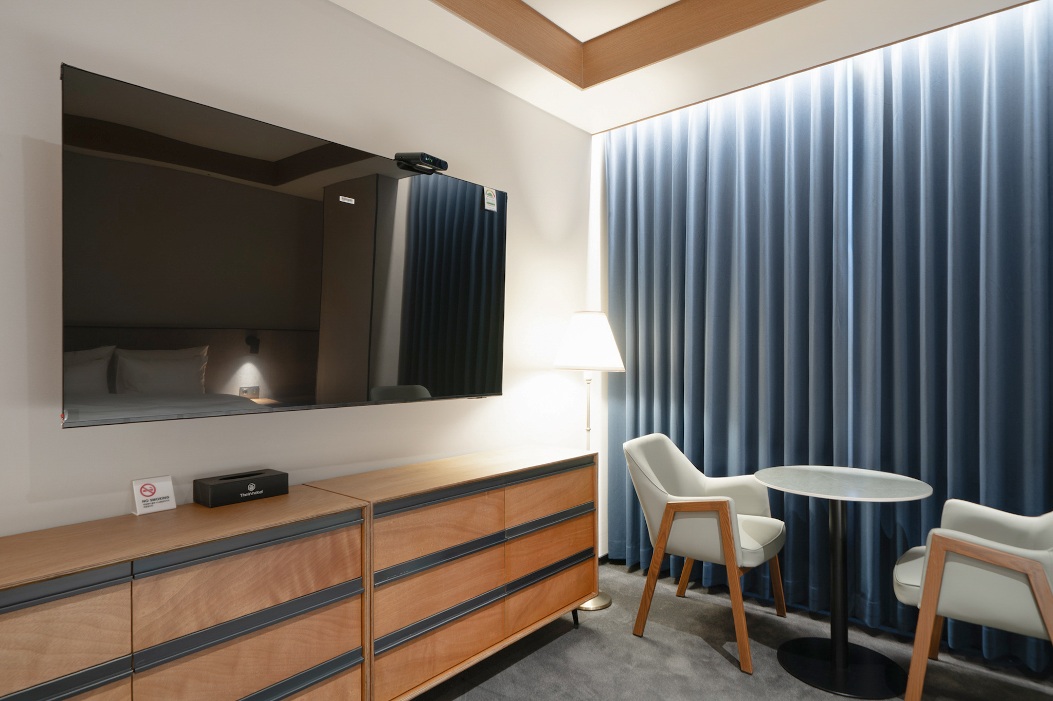 room detail thumbnail 2