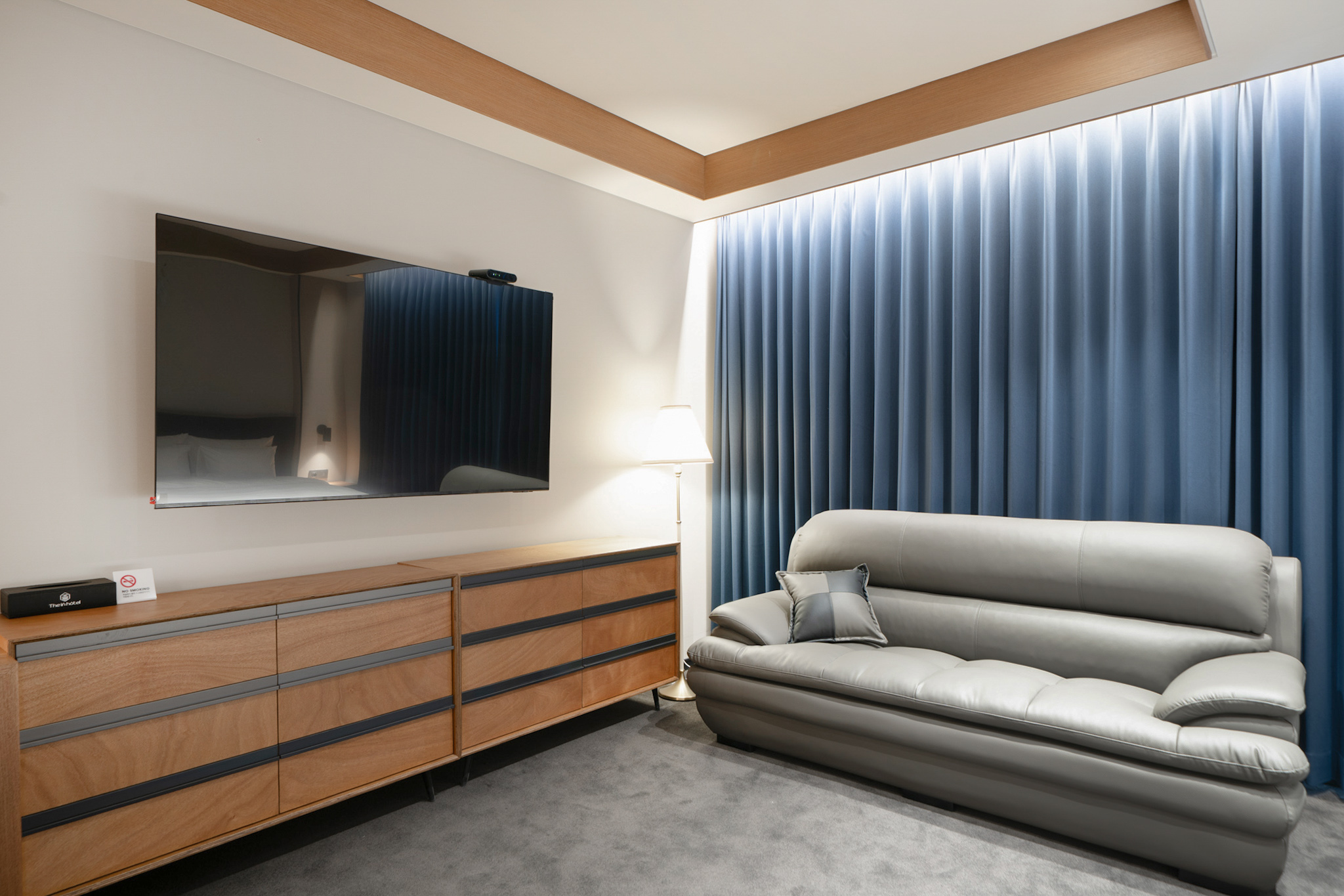 room detail thumbnail 2