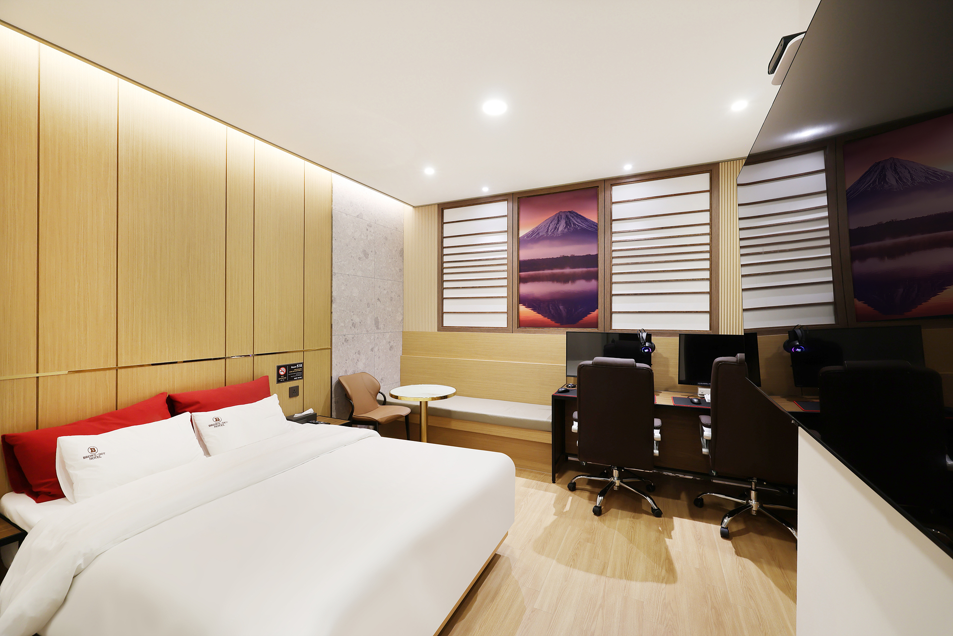 room detail thumbnail 2
