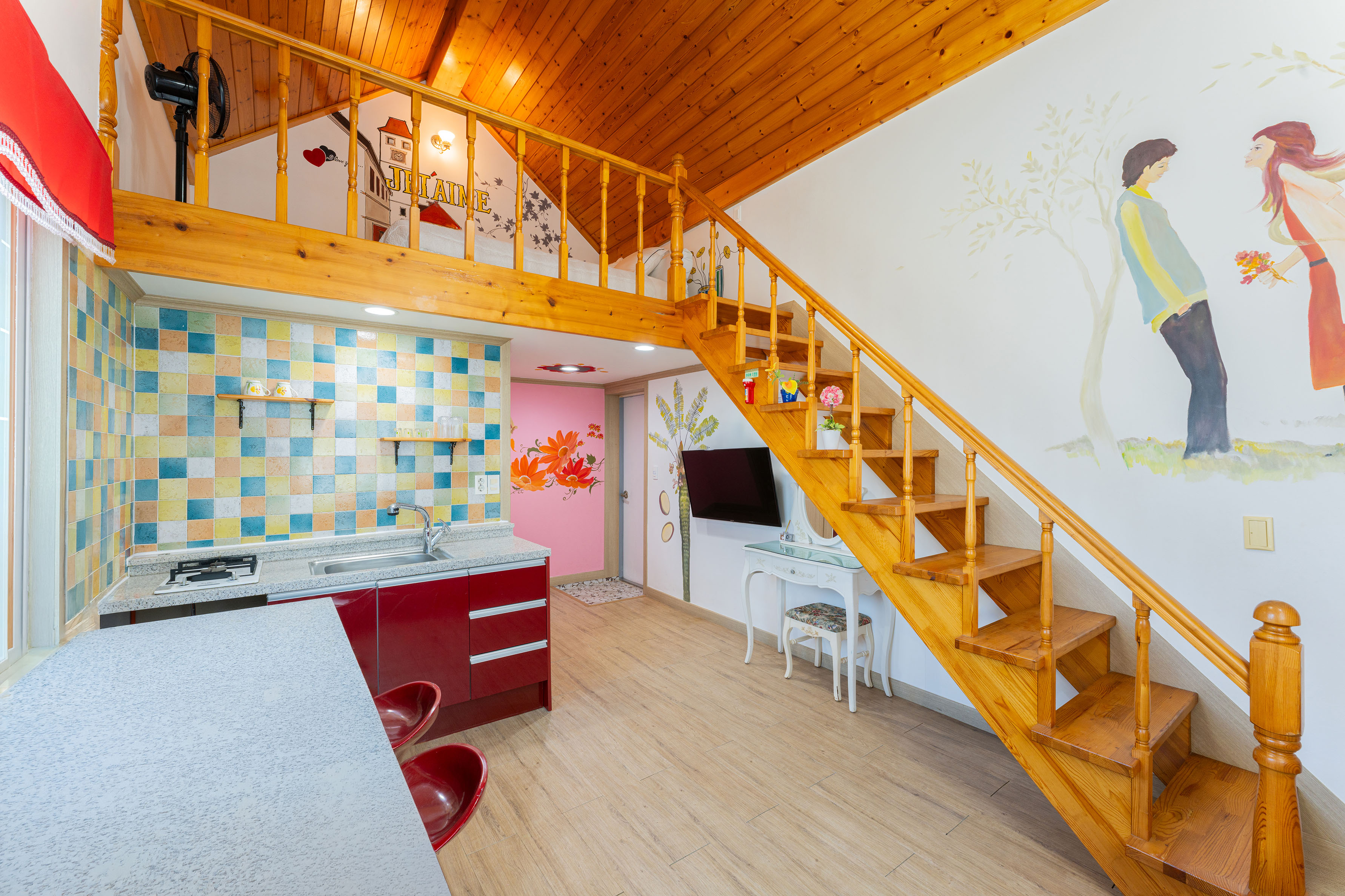 room detail thumbnail 2