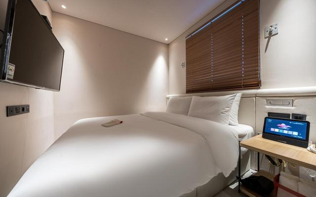 room detail thumbnail 2
