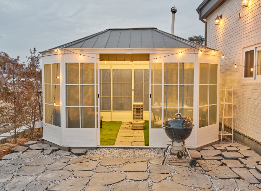 https://yaimg.yanolja.com/v5/2026/05/15/01/6a06738e4ae1e3.84012629.jpg