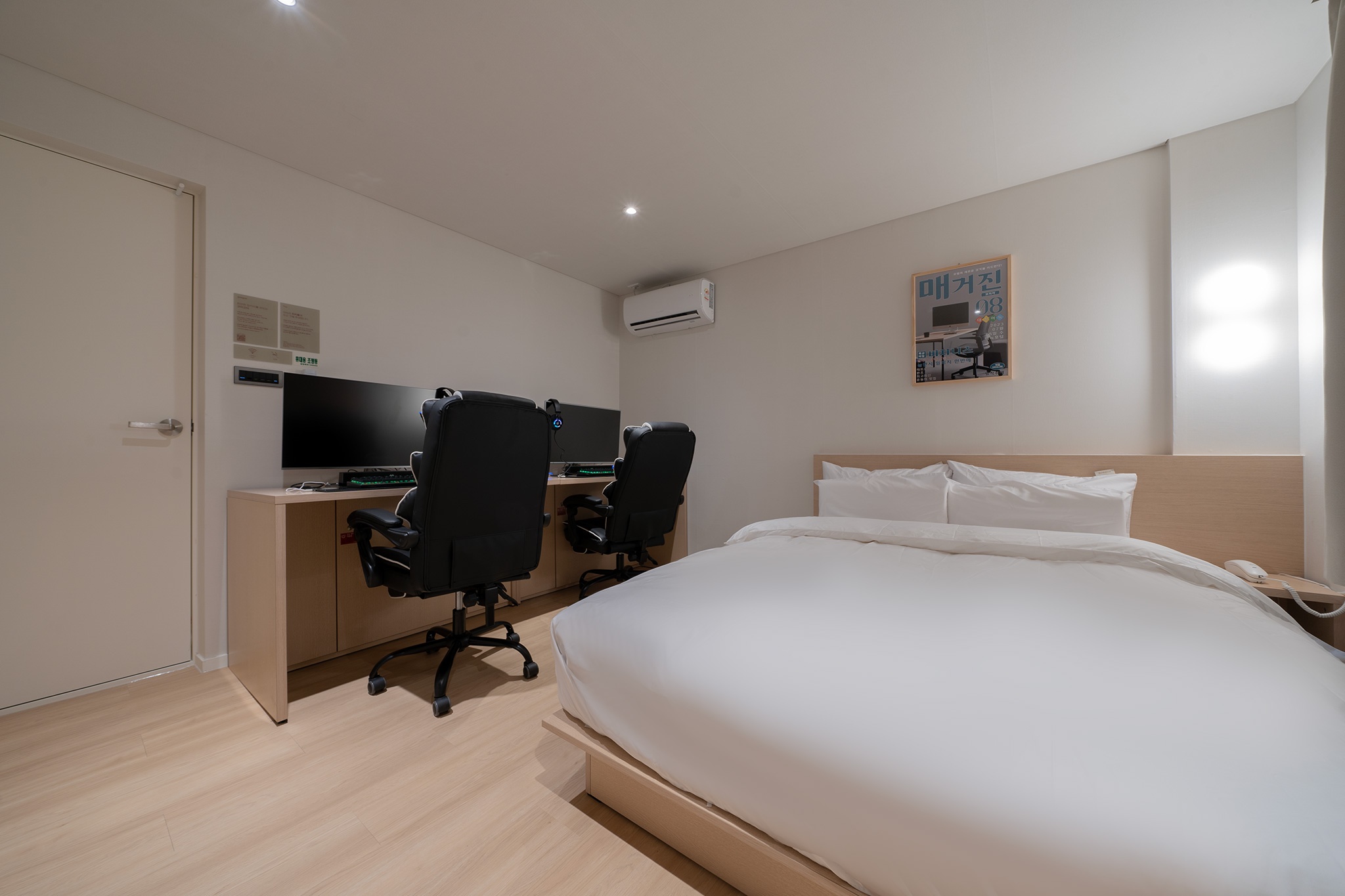 room detail thumbnail 1